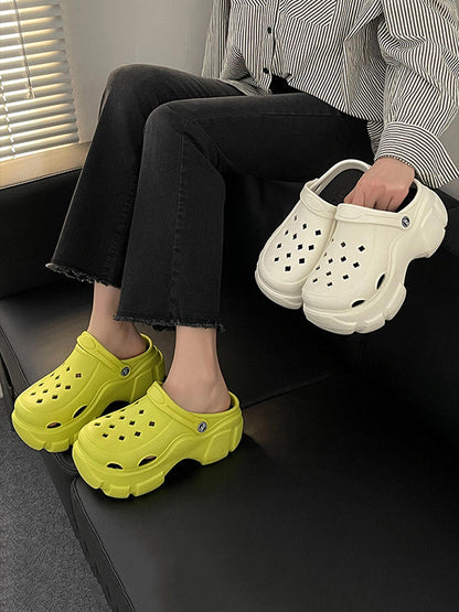 Effortlessly Elegant Sandals with a Timeless Design