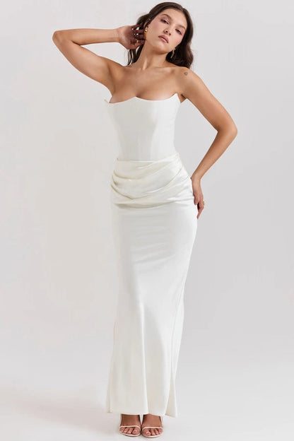 Beautifully Finished Dress in a Timeless Design