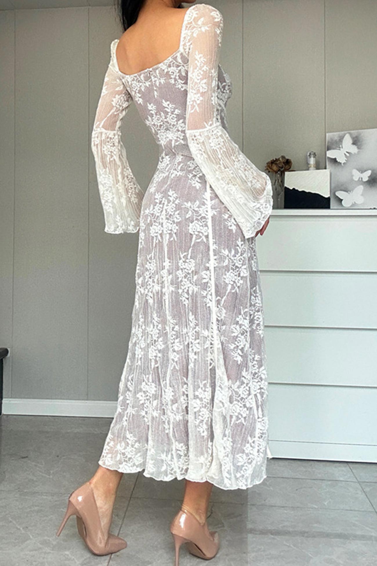 Effortlessly Elegant Dress with a Timeless Design