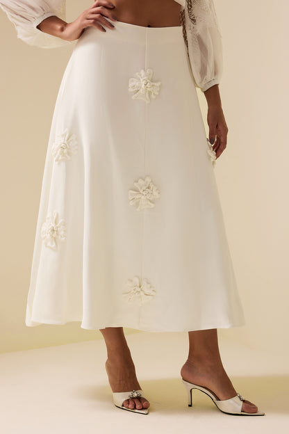 Well Tailored Garment with a Graceful Silhouette