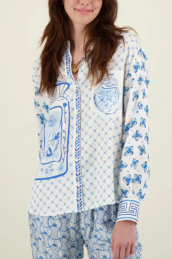 Classic Vintage Shirt with a Flattering Fit