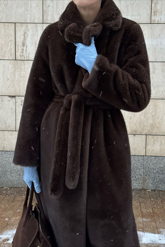 Well Tailored Coat with a Graceful Silhouette