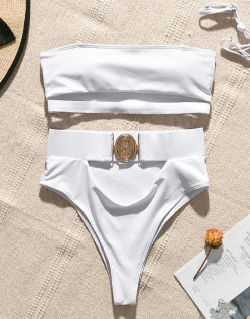 Well Tailored Bikini with a Graceful Silhouette