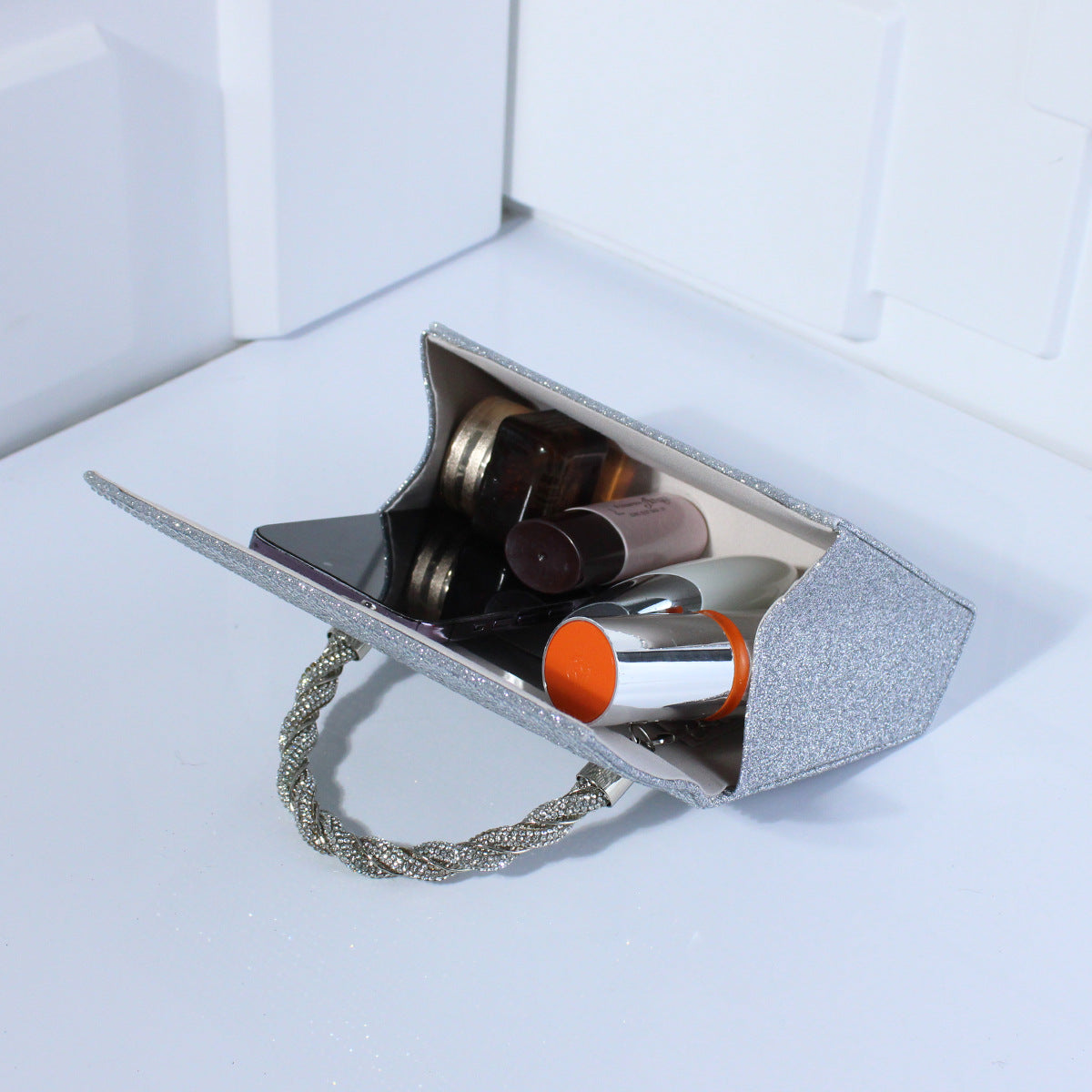 Beautifully Finished Bag in a Timeless Design