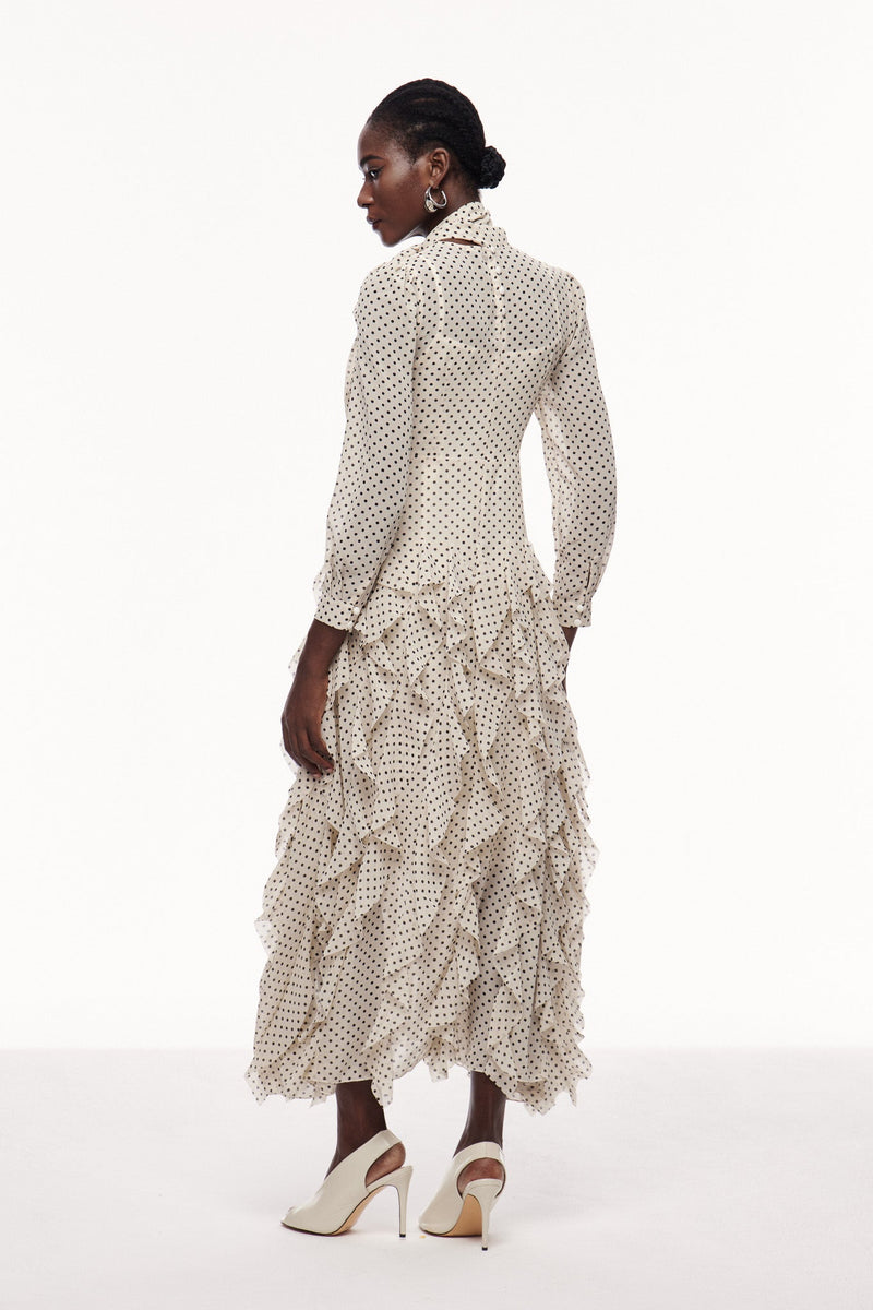 Well Tailored Dress with a Graceful Silhouette