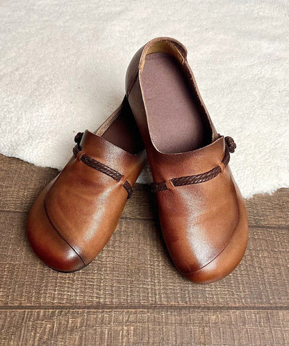 Well Tailored Shoes with a Graceful Silhouette