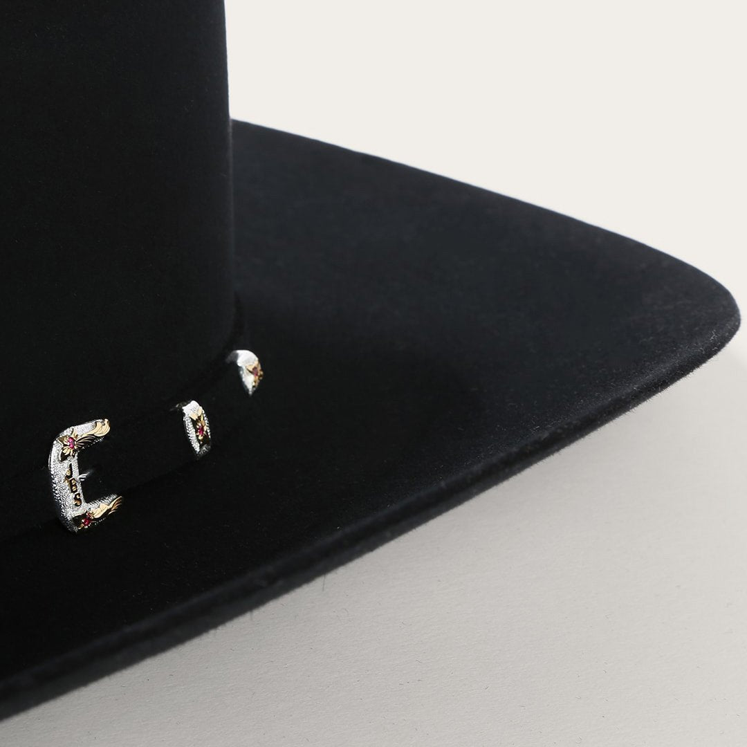 Sophisticated Garment with a Clean Classic Look