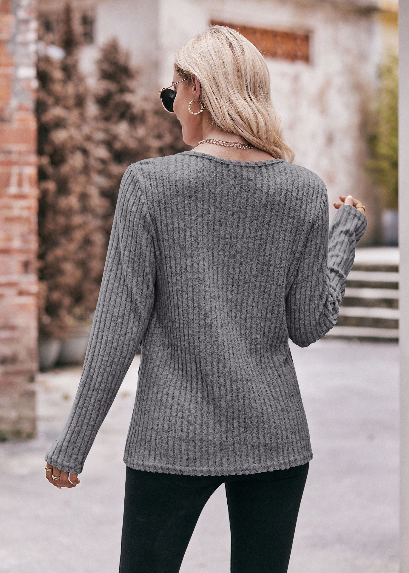 Well Tailored T-Shirt with a Graceful Silhouette