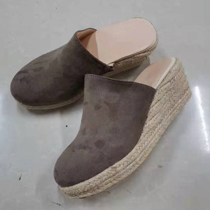 Well Tailored Shoes with a Graceful Silhouette