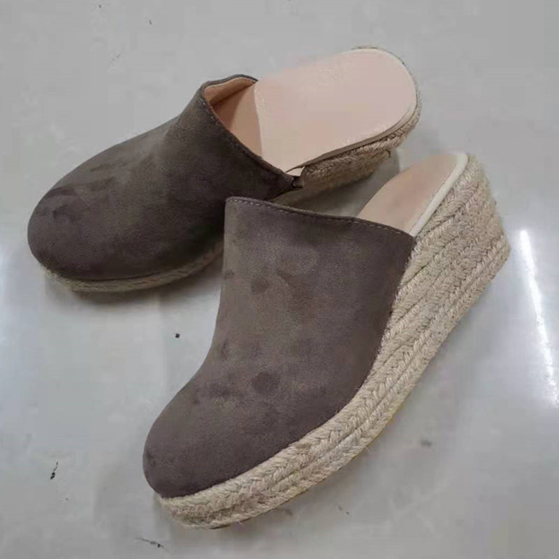 Well Tailored Shoes with a Graceful Silhouette
