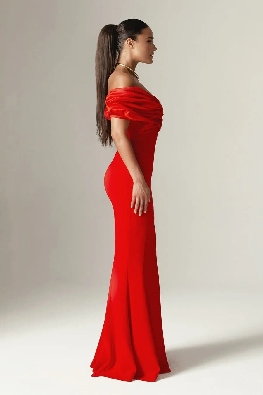 Well Tailored Dress with a Graceful Silhouette
