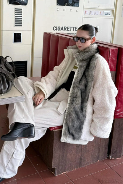 Effortlessly Elegant Coat with a Timeless Design