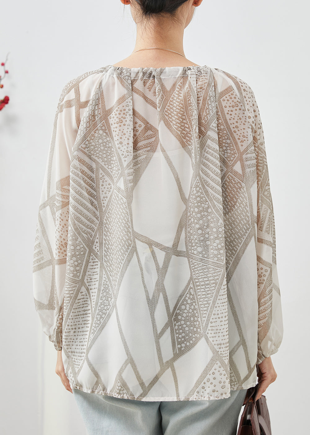 Well Tailored Shirt with a Graceful Silhouette