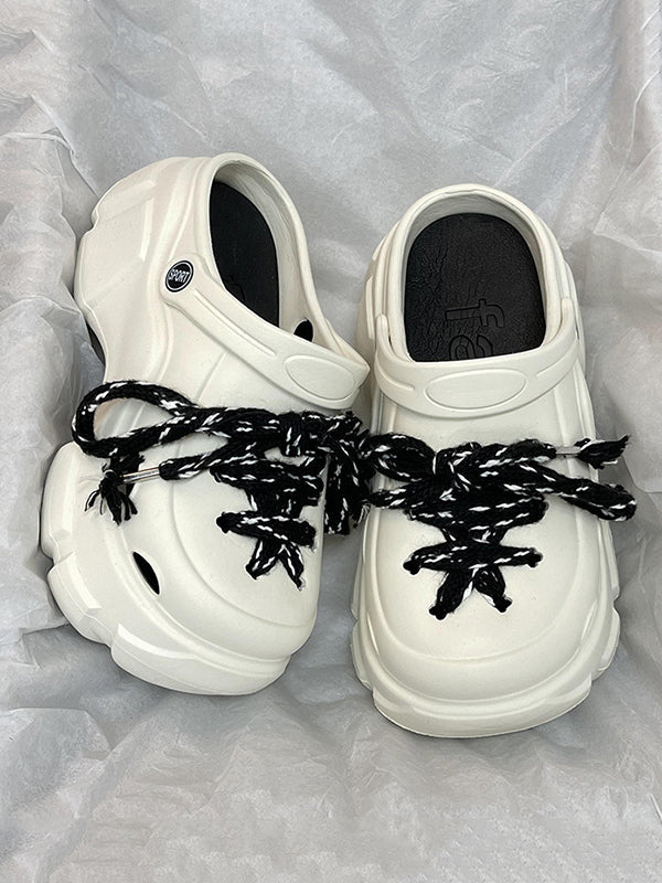 Well Tailored Sandals with a Graceful Silhouette
