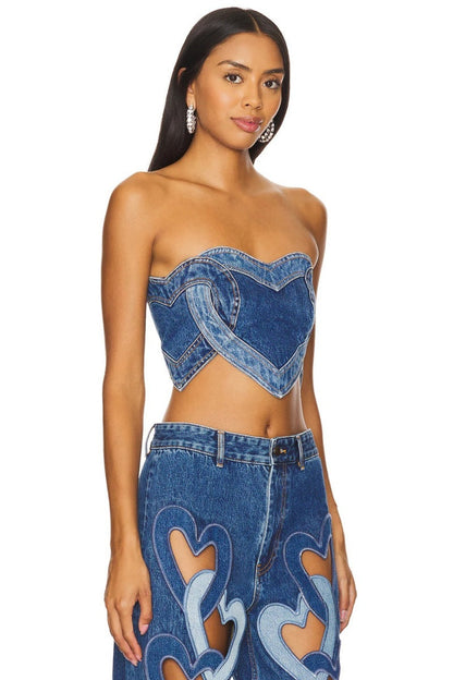 Effortlessly Elegant Top with a Timeless Design
