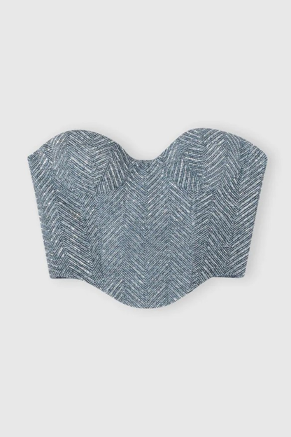 Well Tailored Top with a Graceful Silhouette