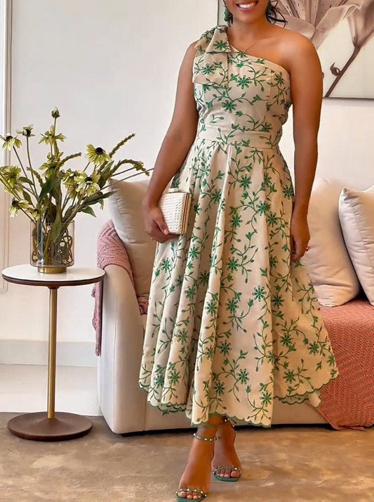 Classic Vintage Dress with a Flattering Fit