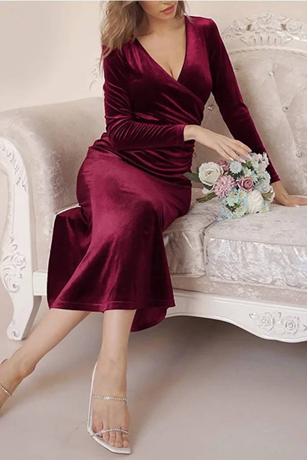 Beautifully Finished Dress in a Timeless Design