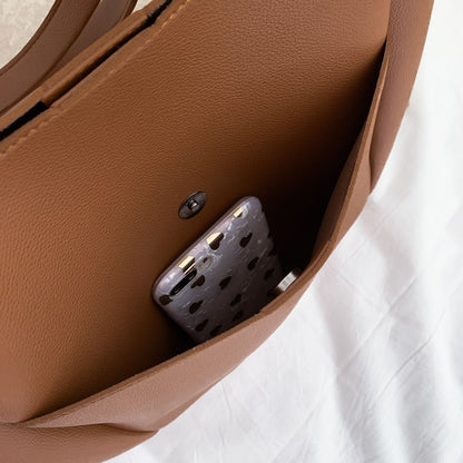 Beautifully Finished Bag in a Timeless Design