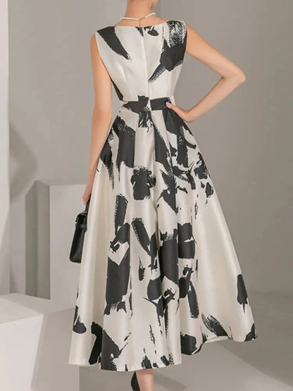 Classic Vintage Dress with a Flattering Fit