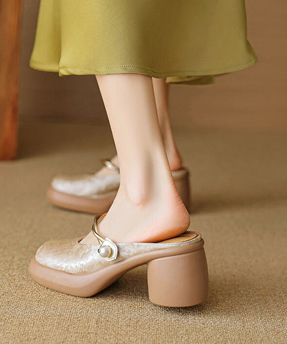 Well Tailored Sandals with a Graceful Silhouette