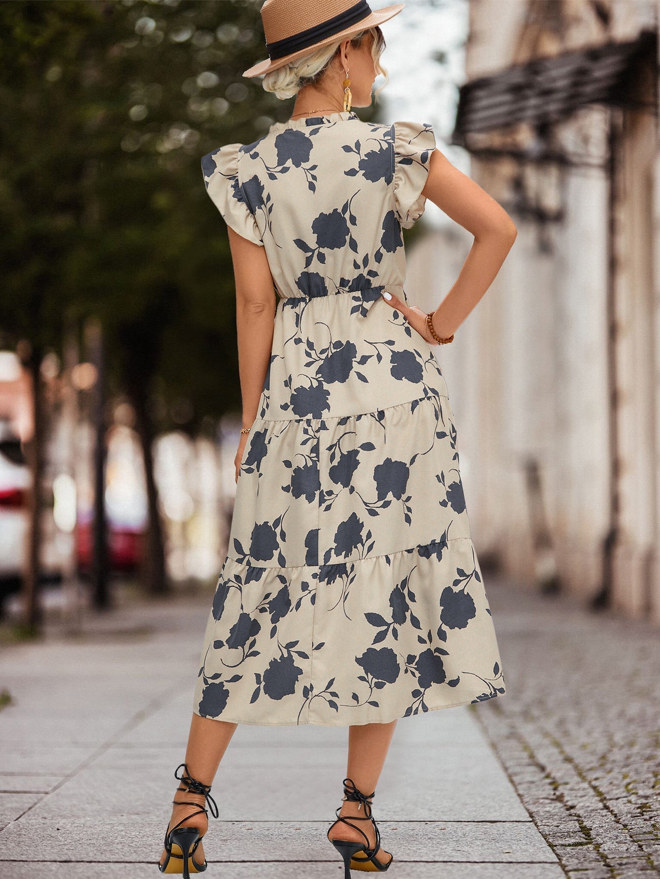 Well Tailored Dress with a Graceful Silhouette