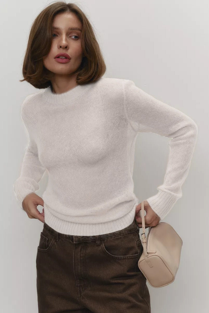 Beautifully Finished Top in a Timeless Design