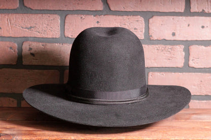 Sophisticated Garment with a Clean Classic Look