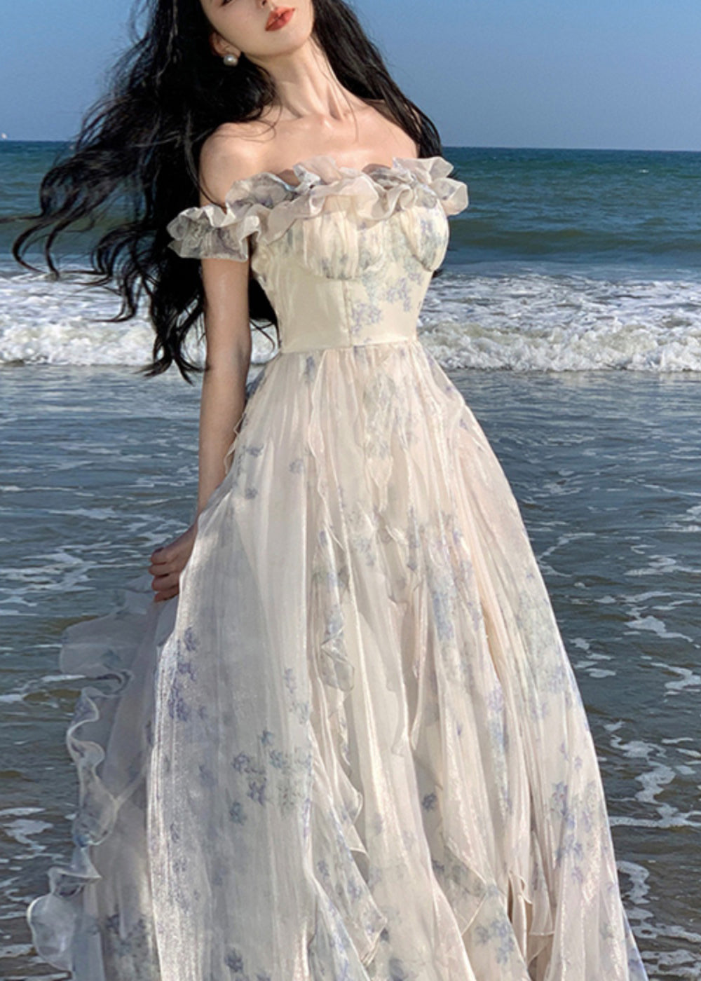 Well Tailored Dress with a Graceful Silhouette