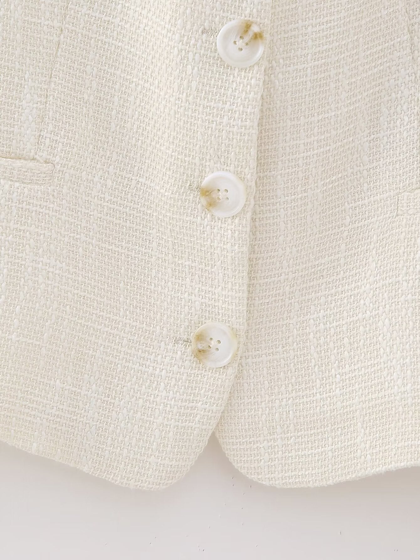 Well Tailored Top with a Graceful Silhouette