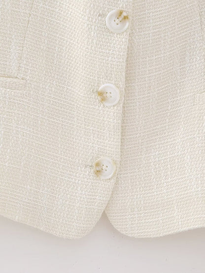Well Tailored Top with a Graceful Silhouette