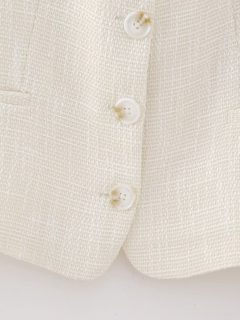 Well Tailored Top with a Graceful Silhouette