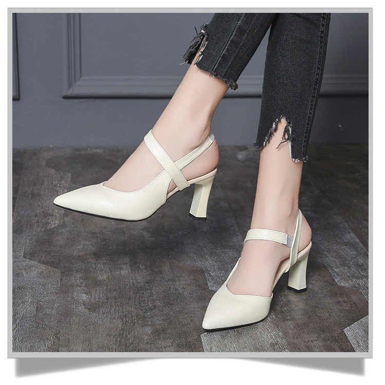 Effortlessly Elegant Heels with a Timeless Design