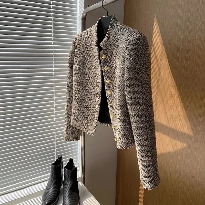 Effortlessly Elegant Jacket with a Timeless Design