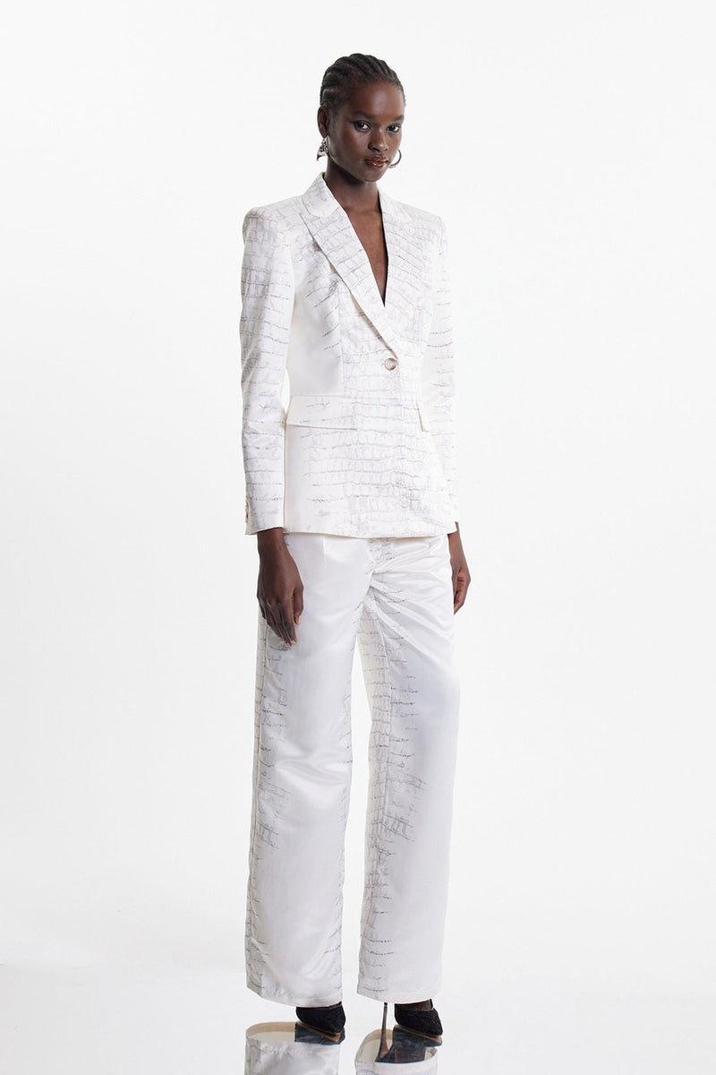Elegantly Styled Pants for Everyday Wear