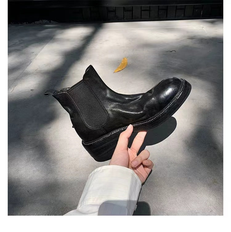 Effortlessly Elegant Boots with a Timeless Design