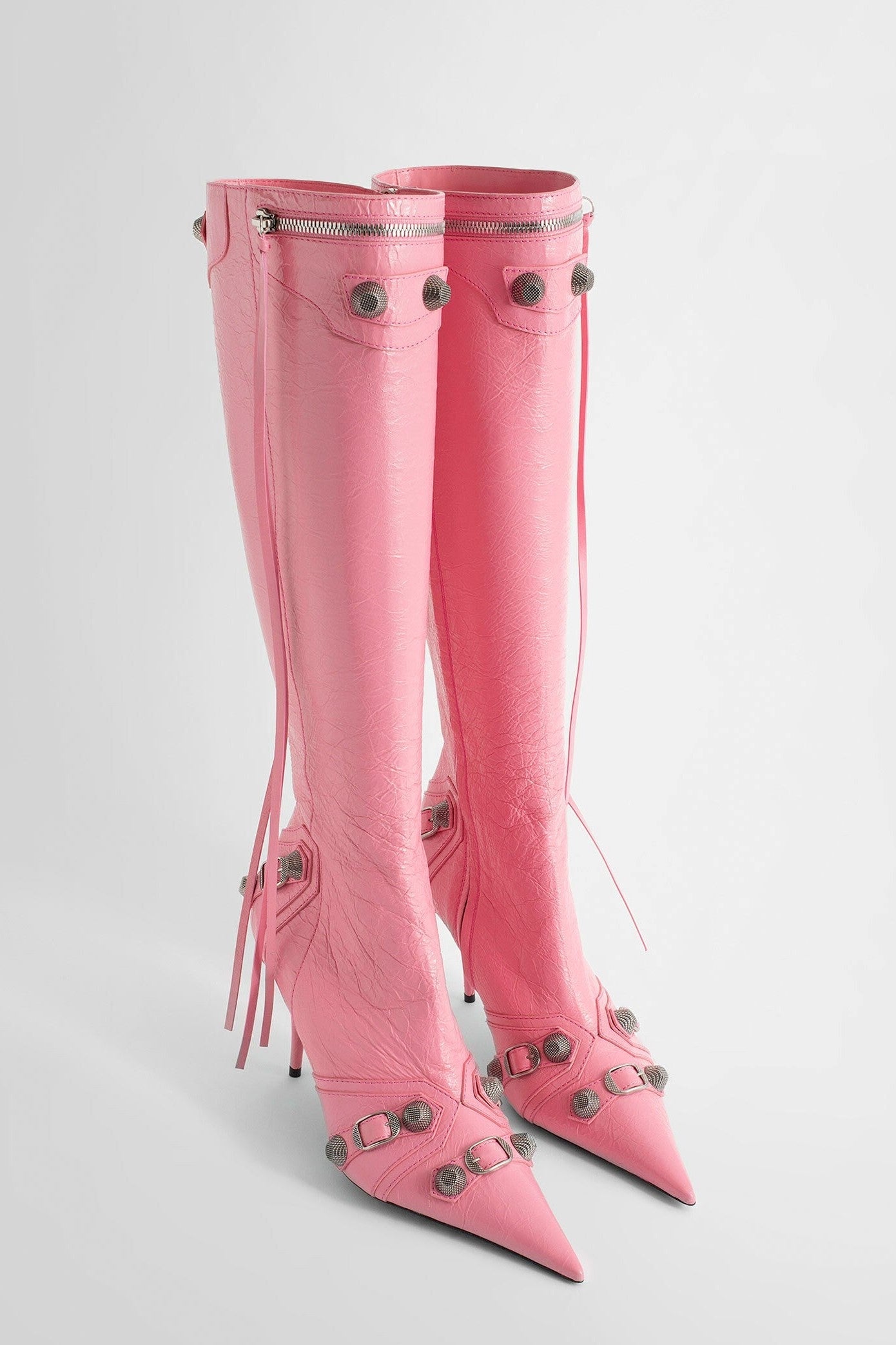 Well Tailored Boots with a Graceful Silhouette