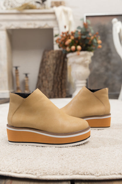 Beautifully Finished Boots in a Timeless Design