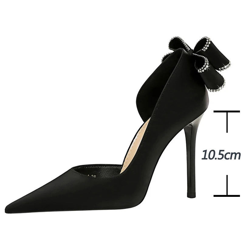 Effortlessly Elegant Heels with a Timeless Design