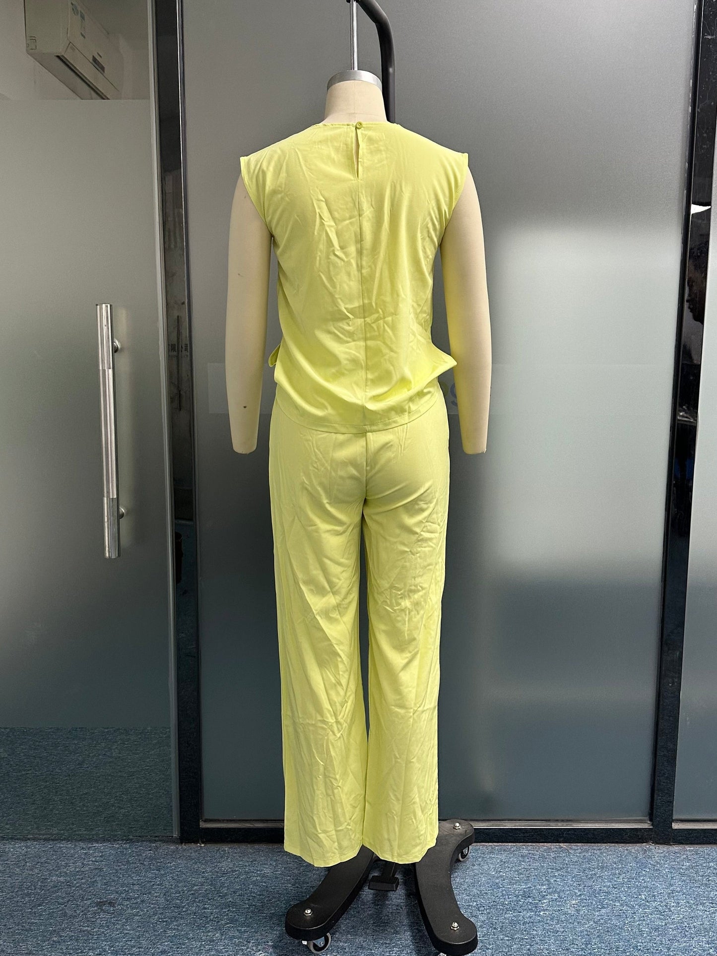 Sophisticated Pants with a Clean Classic Look