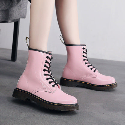 Effortlessly Elegant Boots with a Timeless Design