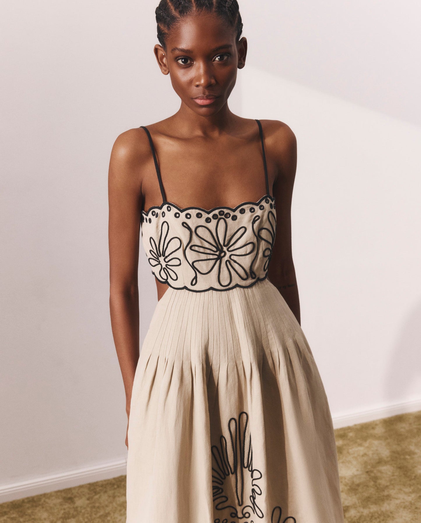Beautifully Finished Dress in a Timeless Design