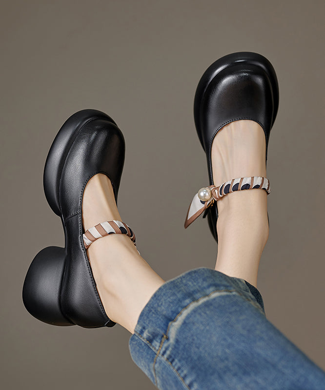 Effortlessly Elegant Heels with a Timeless Design
