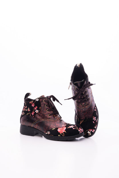 Beautifully Finished Boots in a Timeless Design