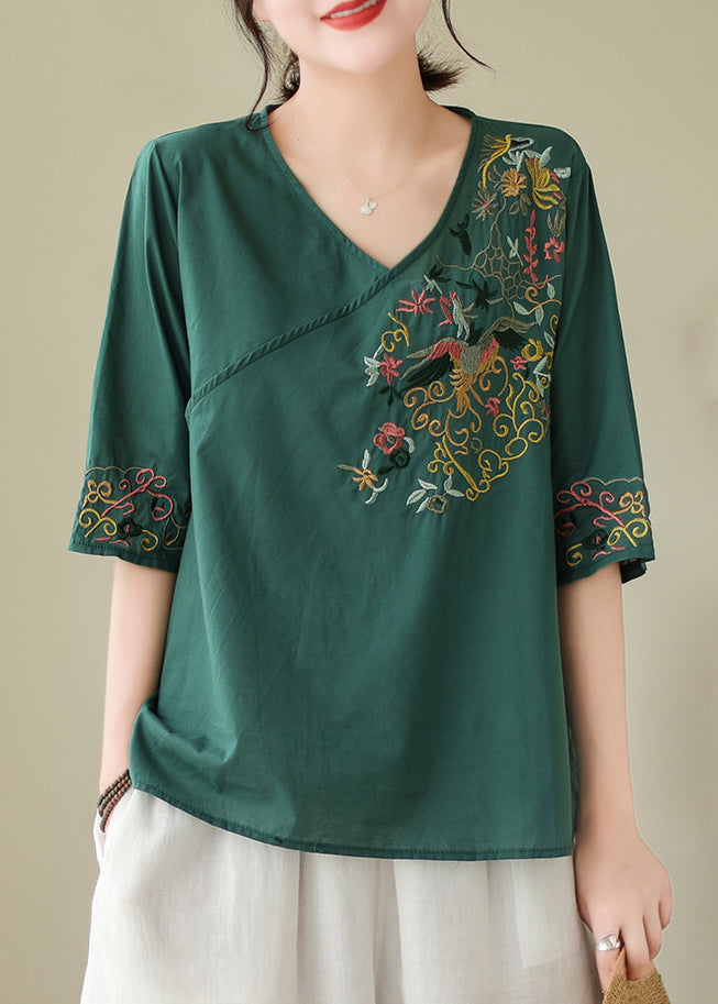Sophisticated Blouse with a Clean Classic Look