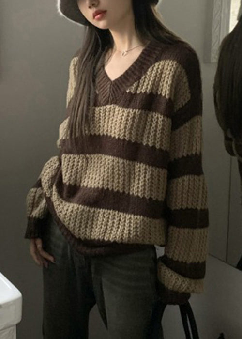 Classic Vintage Sweater with a Flattering Fit