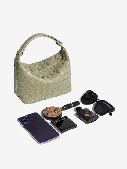 Beautifully Finished Bag in a Timeless Design