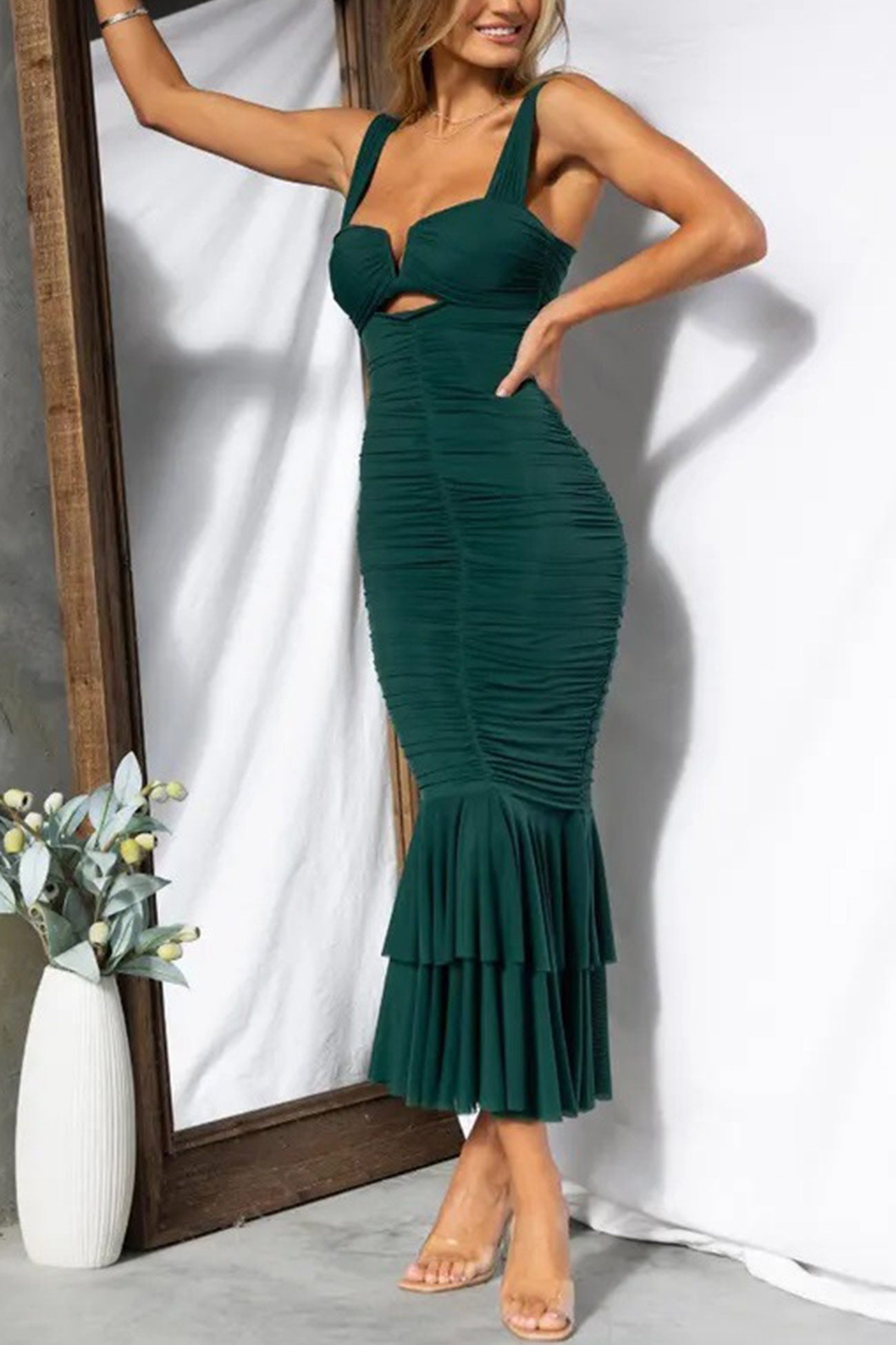 Well Tailored Dress with a Graceful Silhouette