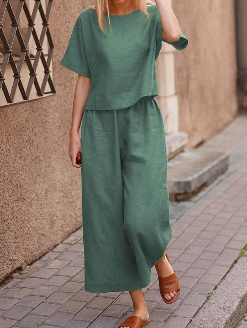 Effortlessly Elegant Pants with a Timeless Design