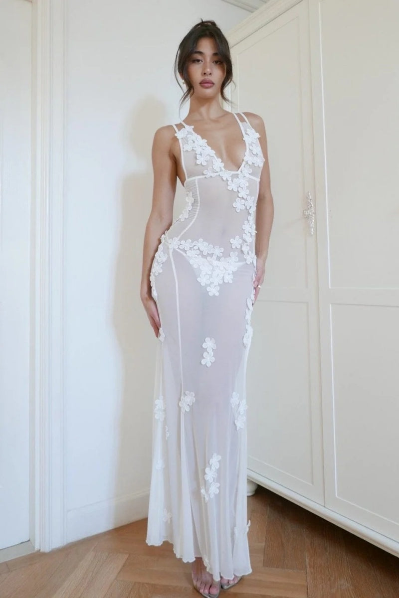 Beautifully Finished Dress in a Timeless Design